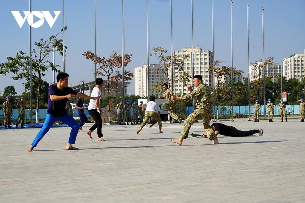 Những màn võ thuật 'cực đỉnh' của chiến sỹ mũ nồi xanh