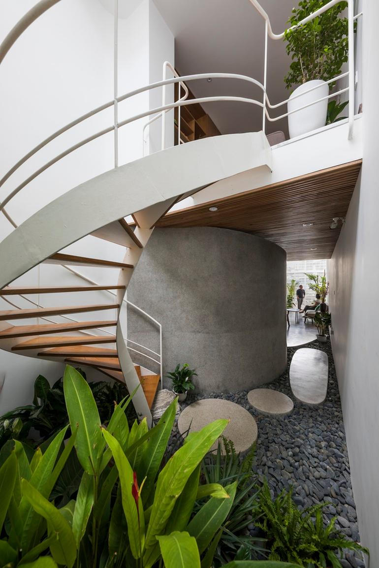 Ngôi nhà rộng 3m nhưng có tới 4 vườn cây mini ở TP HCM