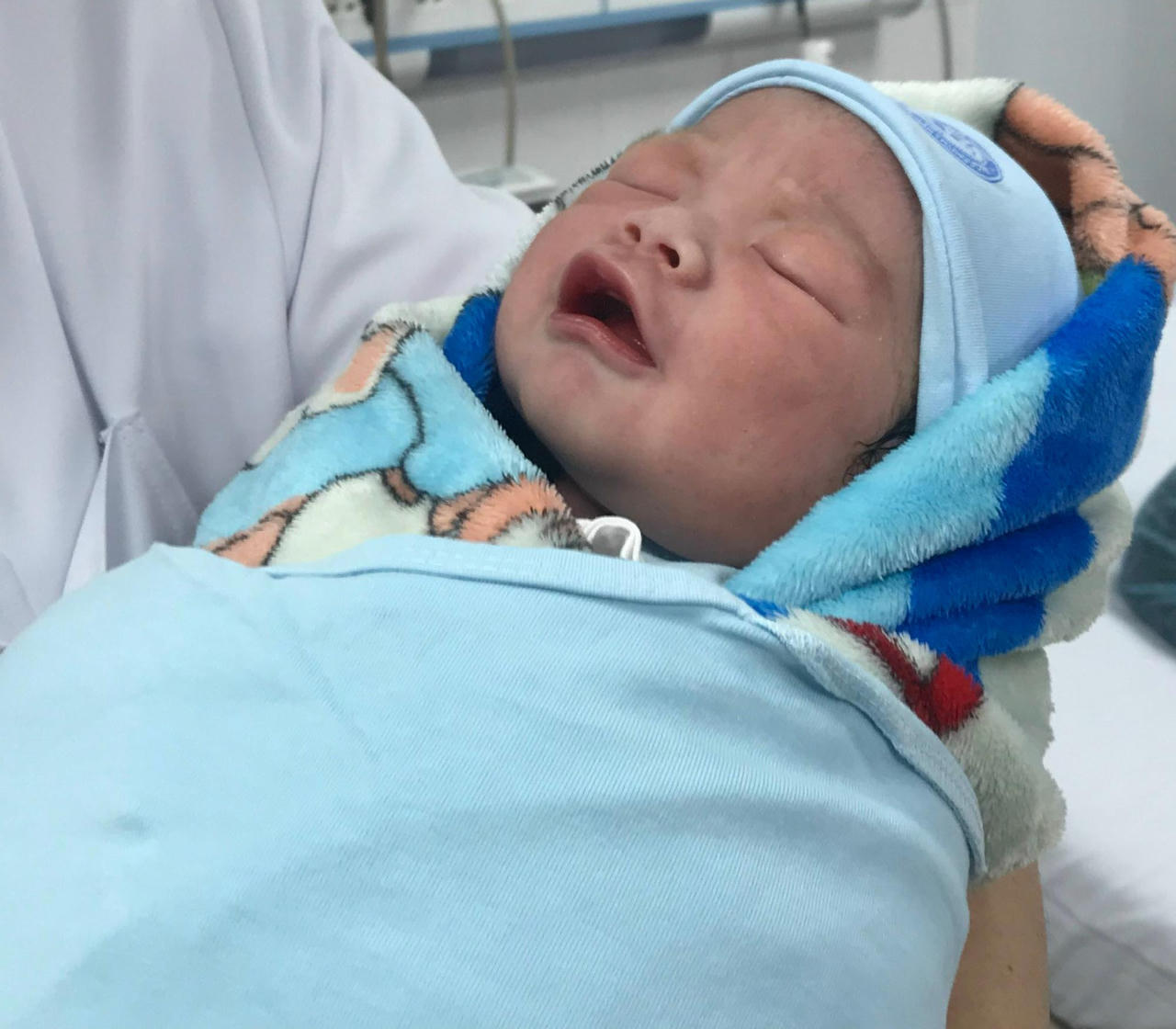 Ngắm những công dân nhí chào đời lúc 0h của năm 2022