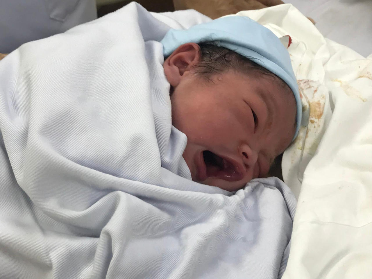 Ngắm những công dân nhí chào đời lúc 0h của năm 2022