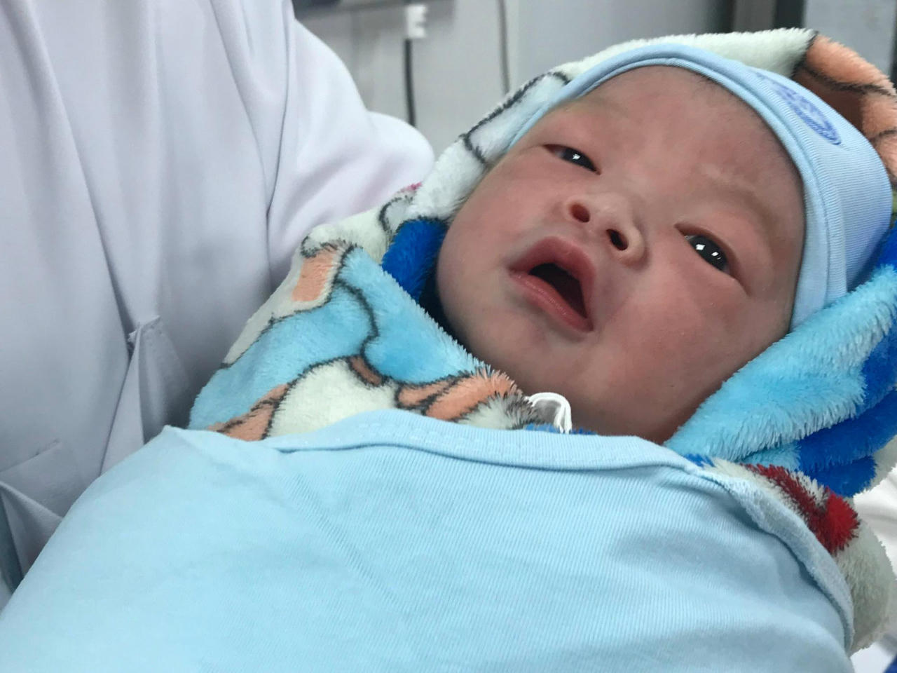 Ngắm những công dân nhí chào đời lúc 0h của năm 2022