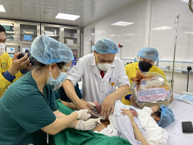 Ngắm những công dân nhí chào đời lúc 0h của năm 2022