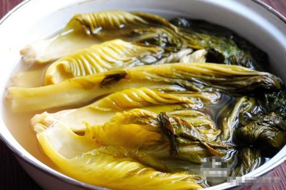 Vứt bỏ 2 món này khỏi tủ lạnh càng sớm càng tốt để tránh nguy cơ ung thư tuyến giáp