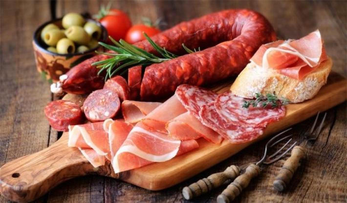 Vứt bỏ 2 món này khỏi tủ lạnh càng sớm càng tốt để tránh nguy cơ ung thư tuyến giáp