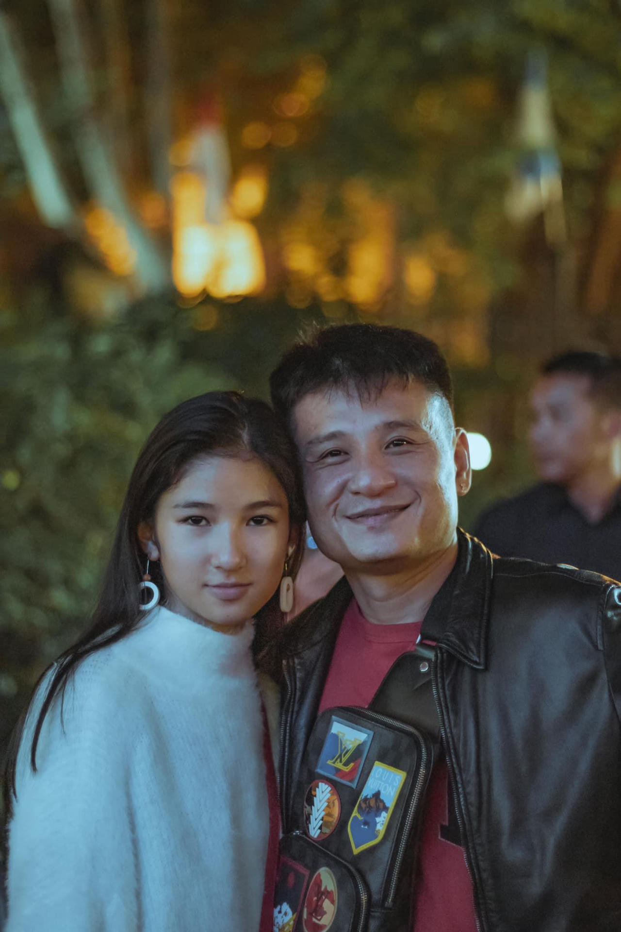 Ông bố 'điên' ở Hà Nội rèn con gái thành hoa hậu, con trai giật học bổng Mỹ