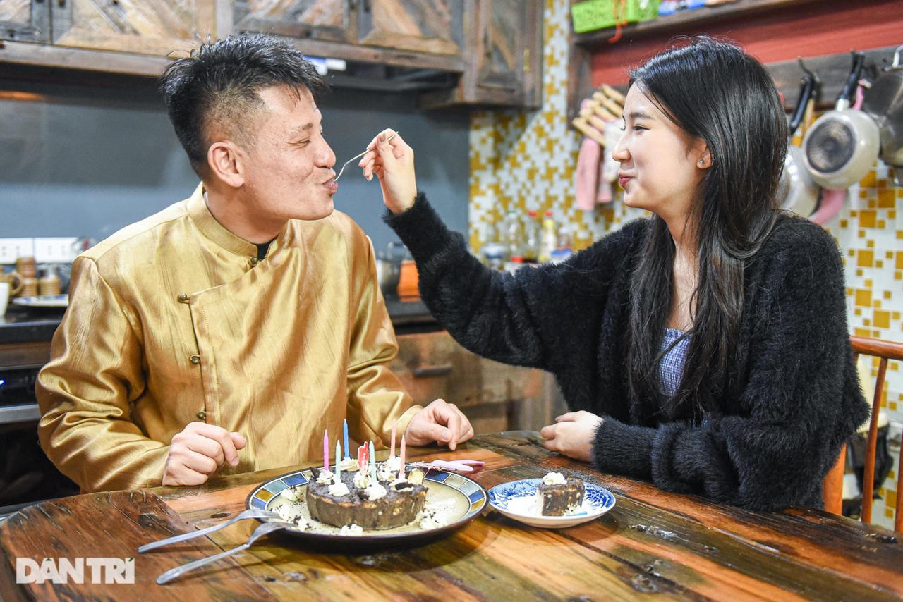 Ông bố 'điên' ở Hà Nội rèn con gái thành hoa hậu, con trai giật học bổng Mỹ