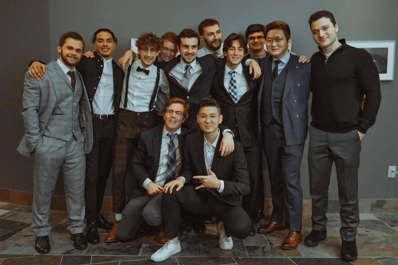 Ông bố 'điên' ở Hà Nội rèn con gái thành hoa hậu, con trai giật học bổng Mỹ