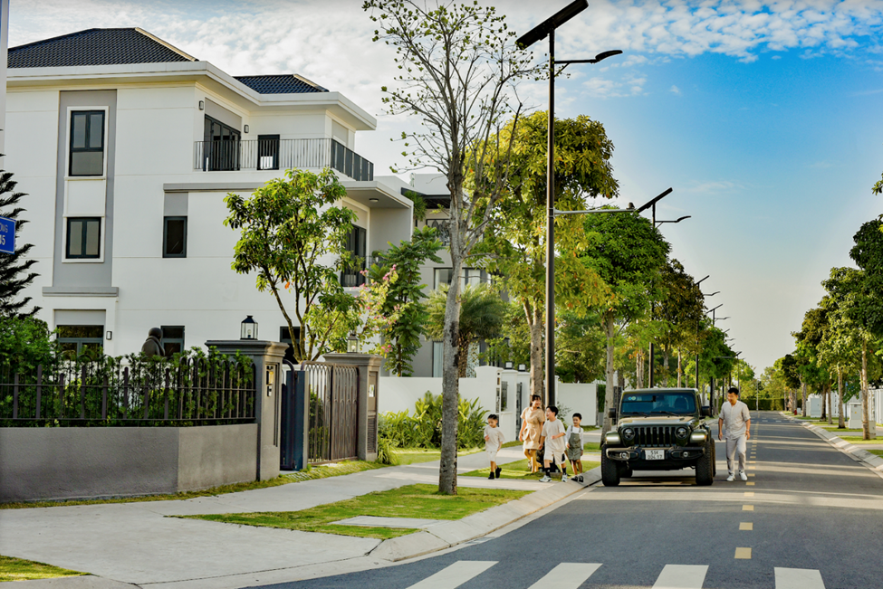 Gia đình 'Ốc' Thanh Vân khám phá không gian sống tại Aqua City