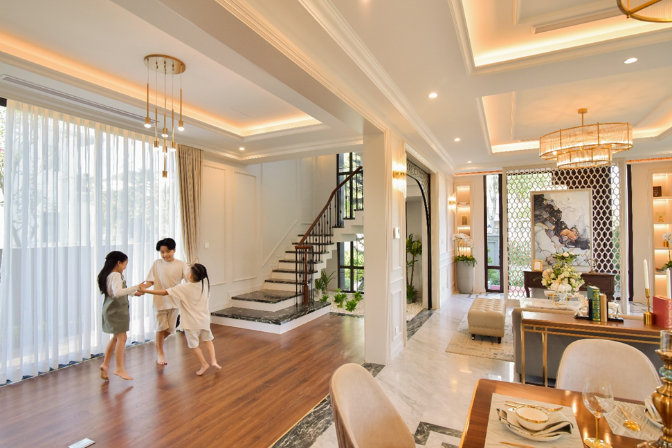 Gia đình 'Ốc' Thanh Vân khám phá không gian sống tại Aqua City