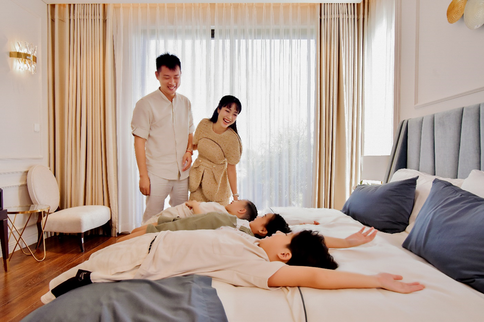 Gia đình 'Ốc' Thanh Vân khám phá không gian sống tại Aqua City