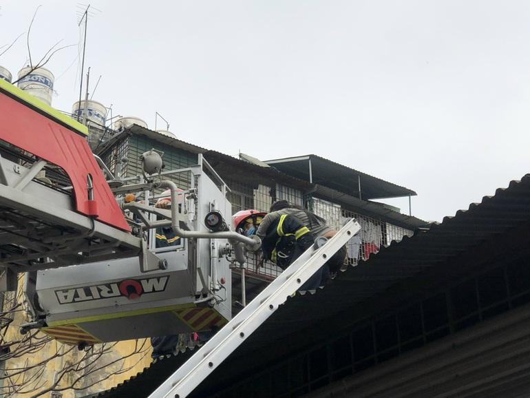 'Người hùng' cứu sống bé gái trong ngôi nhà cháy dữ dội ở Hà Nội