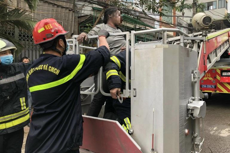 'Người hùng' cứu sống bé gái trong ngôi nhà cháy dữ dội ở Hà Nội