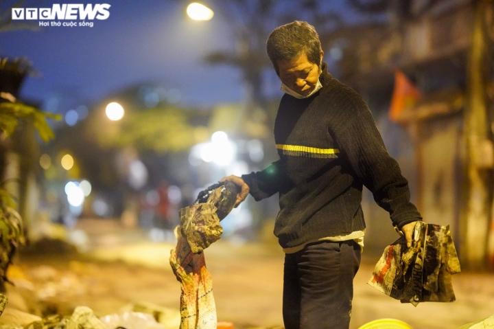 Gia cảnh đáng thương của bé gái được cứu sống trong đám cháy ở Hà Nội