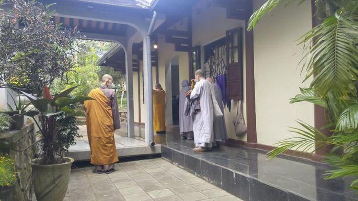 Chuẩn bị tang lễ 'im lặng' của thiền sư Thích Nhất Hạnh 