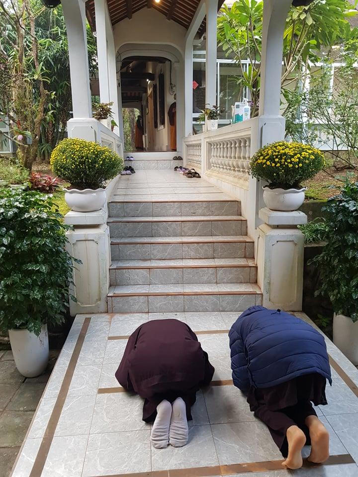 Chuẩn bị tang lễ 'im lặng' của thiền sư Thích Nhất Hạnh 