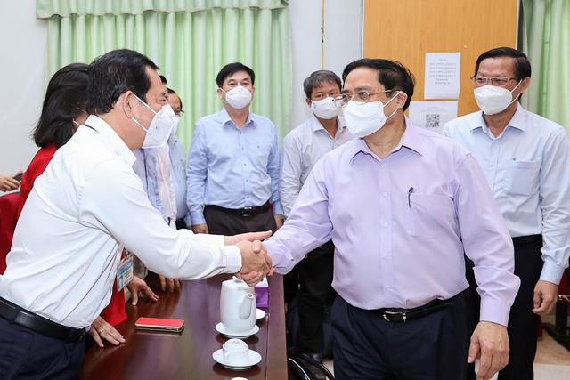 Thủ tướng: TP HCM 'đi trước đón đầu', bản lĩnh trong phòng, chống dịch