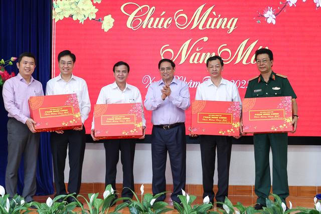 Thủ tướng: TP HCM 'đi trước đón đầu', bản lĩnh trong phòng, chống dịch
