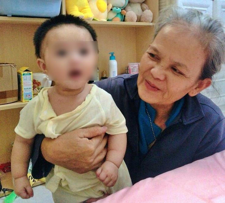 Nước mắt bà vú nuôi xin được sống đến ngày người mới trông con cho chủ