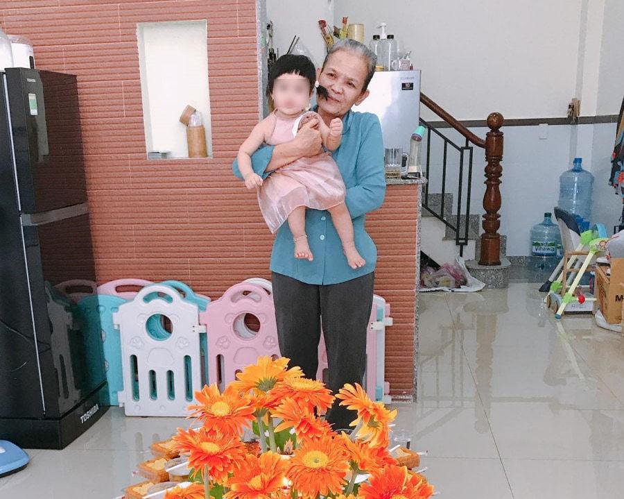 Nước mắt bà vú nuôi xin được sống đến ngày người mới trông con cho chủ