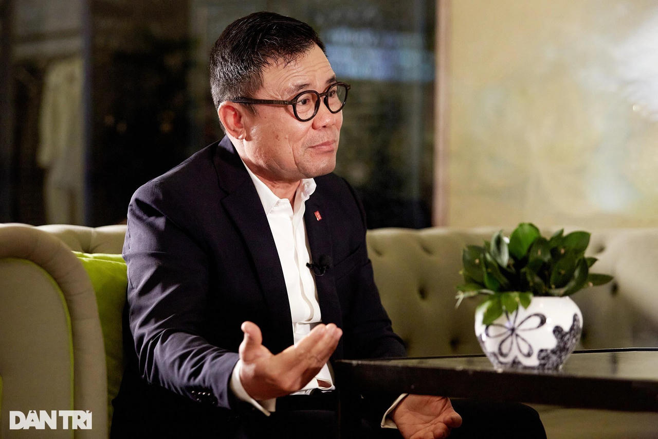 Ông trùm chứng khoán Việt kể quá khứ bị kỷ luật, giúp mẹ làm bảo vệ