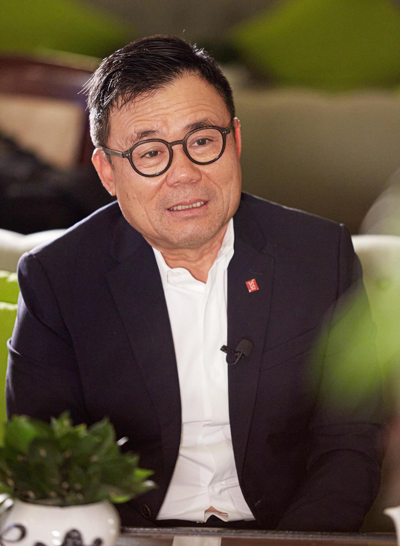 Ông trùm chứng khoán Việt kể quá khứ bị kỷ luật, giúp mẹ làm bảo vệ