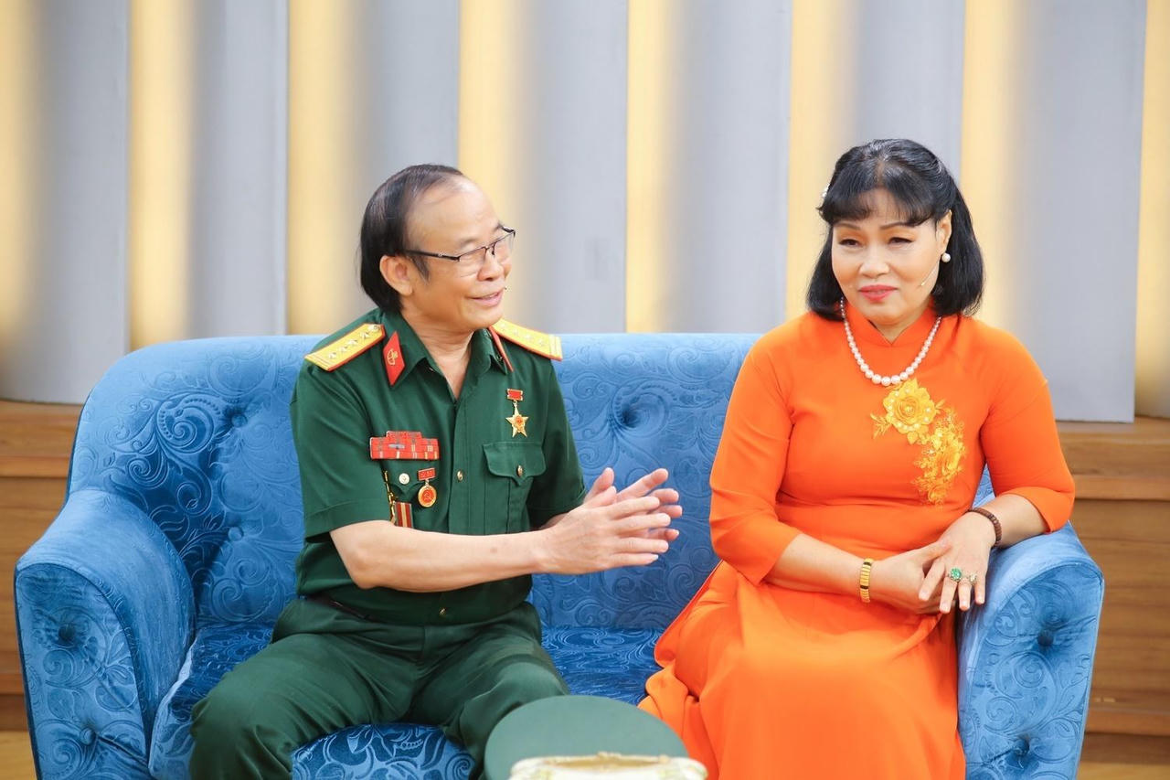 Những chuyện tình 'đũa lệch' có hậu nhất Việt Nam