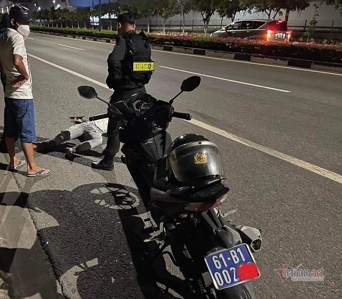 Xác minh clip người đi xe biển xanh truy đuổi, đạp nam thanh niên ngã bất động