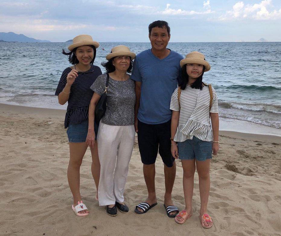 Người vợ kín tiếng đứng sau thành công của 'người' hùng tuyển nữ Việt Nam Mai Đức Chung