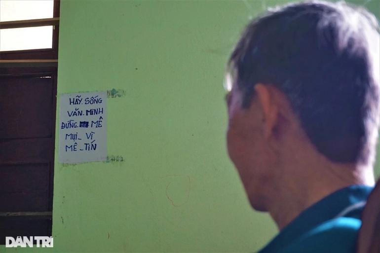 Cuộc sống người đàn ông 19 năm 'ôm xác vợ ngủ' bây giờ ra sao?