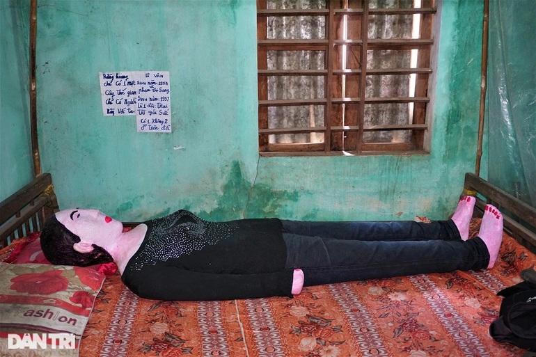 Cuộc sống người đàn ông 19 năm 'ôm xác vợ ngủ' bây giờ ra sao?