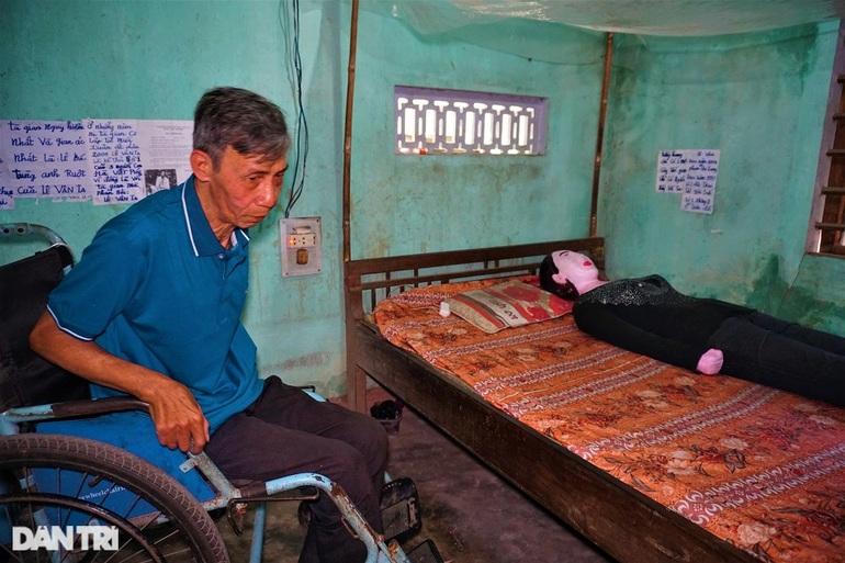 Cuộc sống người đàn ông 19 năm 'ôm xác vợ ngủ' bây giờ ra sao?