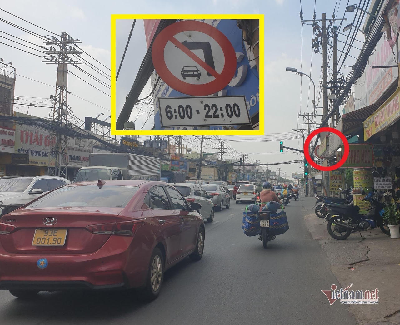 Biển báo lạ giữa ngã tư cửa ngõ TP HCM khiến nhiều tài xế cảm kích