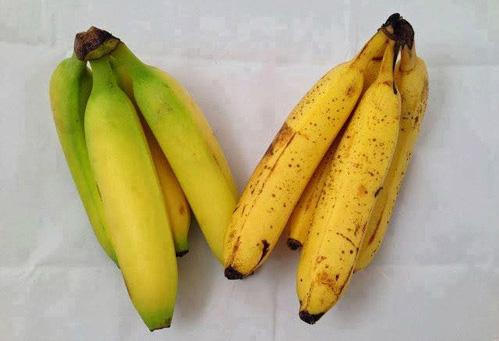 Tiểu thương chỉ điểm cách nhận biết chuối nhúng hóa chất để ép chín "dễ như trở bàn tay" - Ảnh 2.