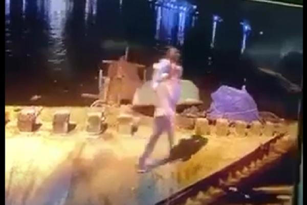 Cuồng ghen, cha ném con gái 5 tuổi xuống sông ở Quảng Nam