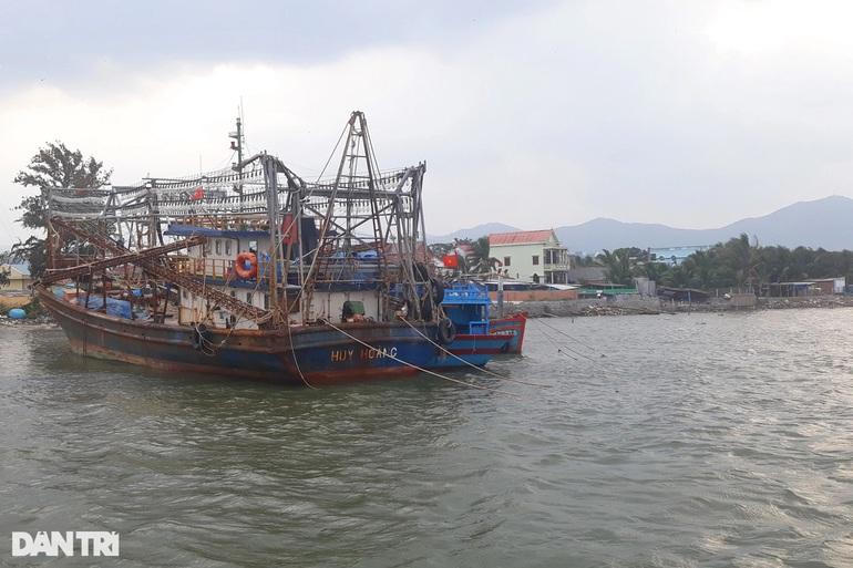 Một chủ nợ nghi bị ném xuống biển mất tích