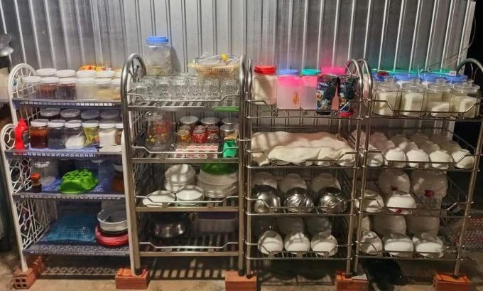 Căn bếp sạch bóng của người phụ nữ Cà Mau gây chú ý