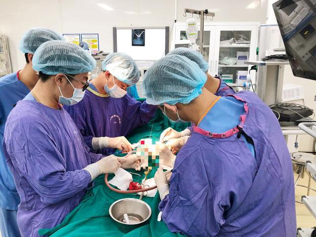 Người đàn ông gãy "của quý" khi chơi cùng con - Ảnh 1.