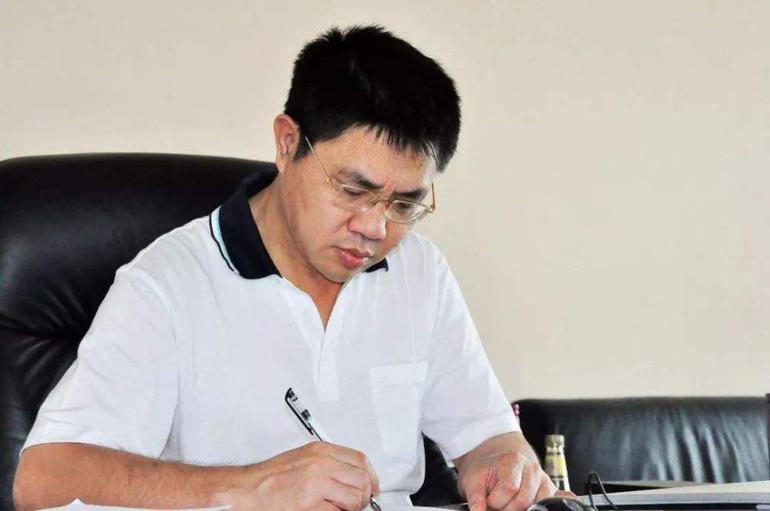 Đại gia về quê xây hàng trăm biệt thự tặng cả làng