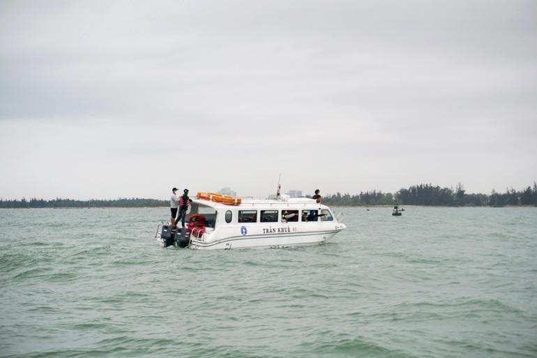 Nhân chứng kể lại giây phút sinh tử vụ chìm ca nô ở biển Cửa Đại