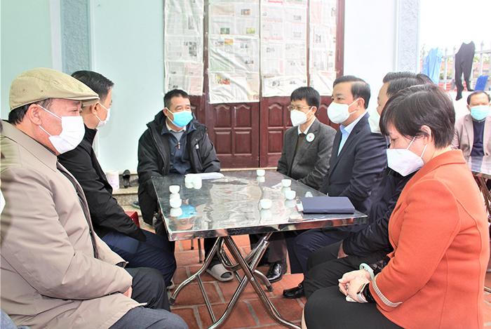 Lãnh đạo Hà Nội đến nhà động viên người thân nạn nhân vụ lật cano ở Cửa Đại