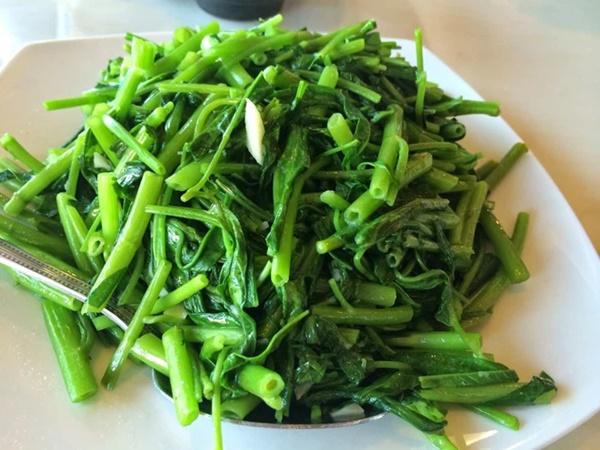 Nhìn chi tiết này, phát hiện ngay rau muống có nhiễm thuốc trừ sâu và kim loại nặng không