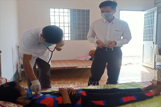 Khởi tố vụ án một bé gái bị cô ruột bạo hành