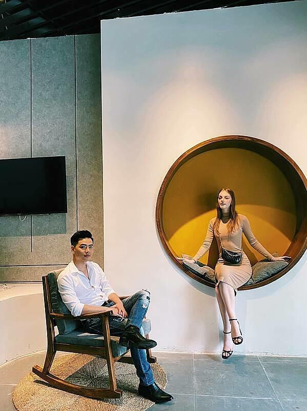 Xúc động tình yêu của chàng trai Hà Nội và cô người mẫu Ukraine