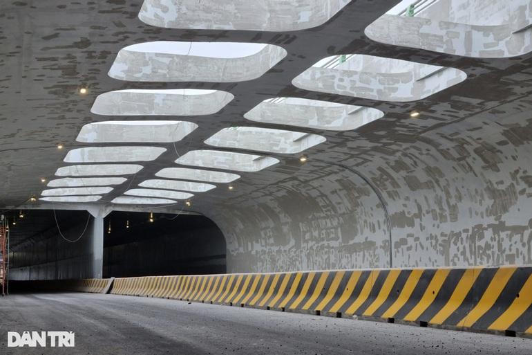 Người đàn ông văng qua lan can, rơi xuống hầm chui có giếng trời tử vong