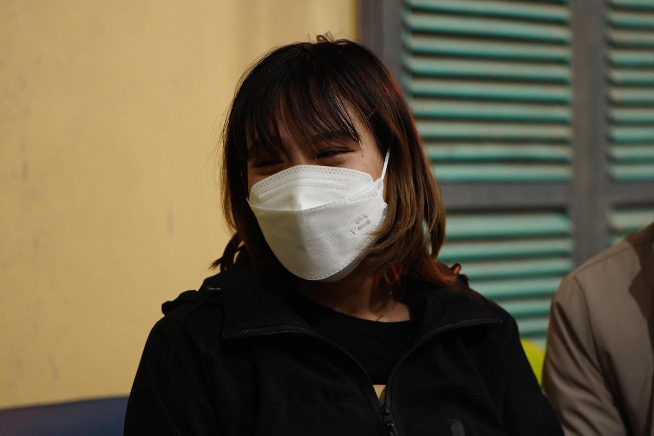 Giọt nước mắt muộn màng của mẹ bé gái bị đóng đinh vào đầu