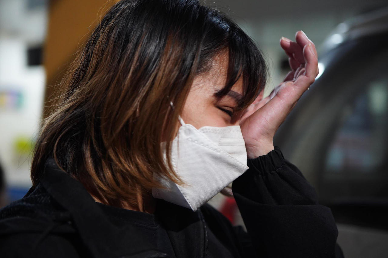 Giọt nước mắt muộn màng của mẹ bé gái bị đóng đinh vào đầu