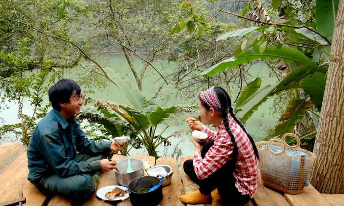 Cặp vợ chồng bỏ thủ đô về rừng 