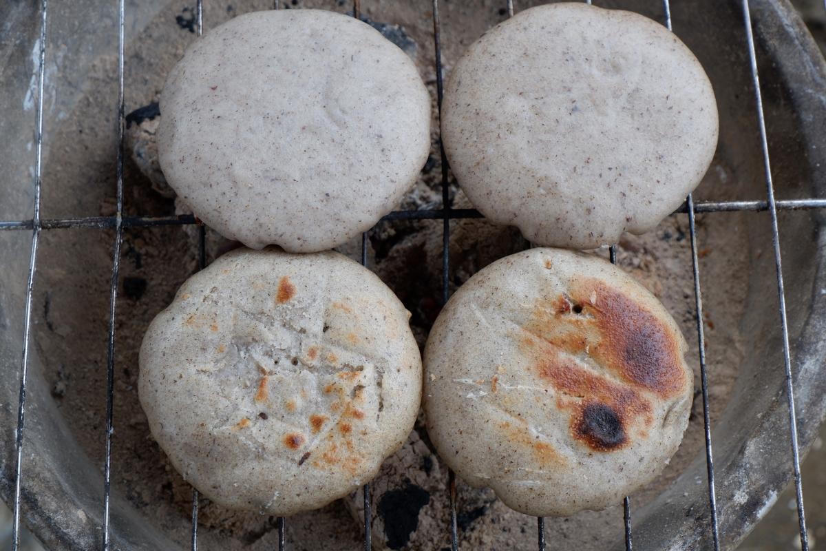 'Nhà của Pao' trong sắc vàng hoa cải