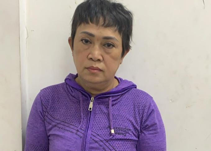 Người phụ nữ trộm ví tiền bằng chân