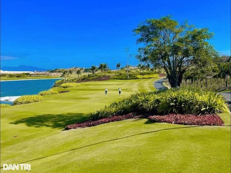 'Kiều nữ' trên sân golf và những mục đích ra sân 'không vì golf'